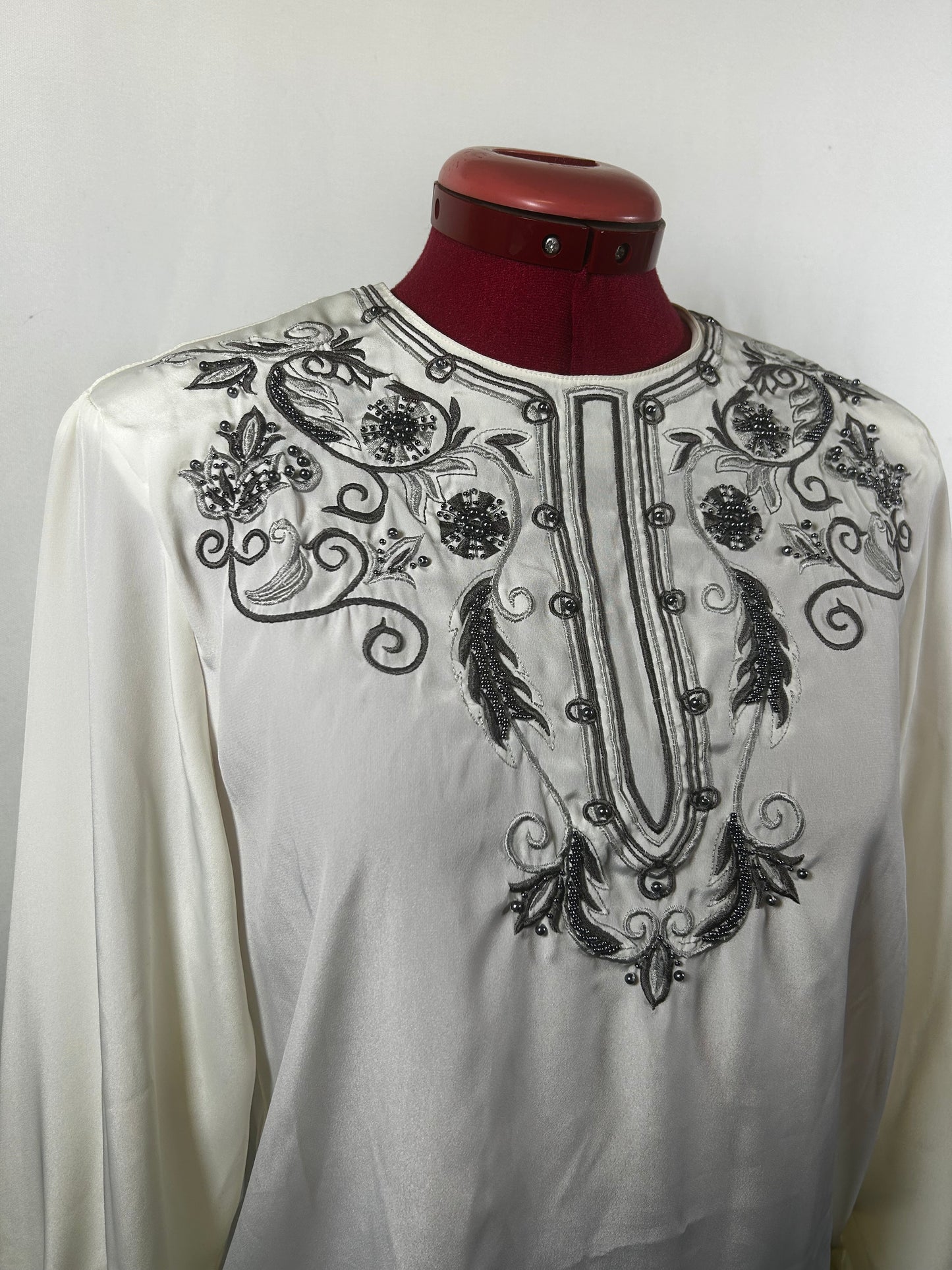 Vintage white dressy top with embroidery