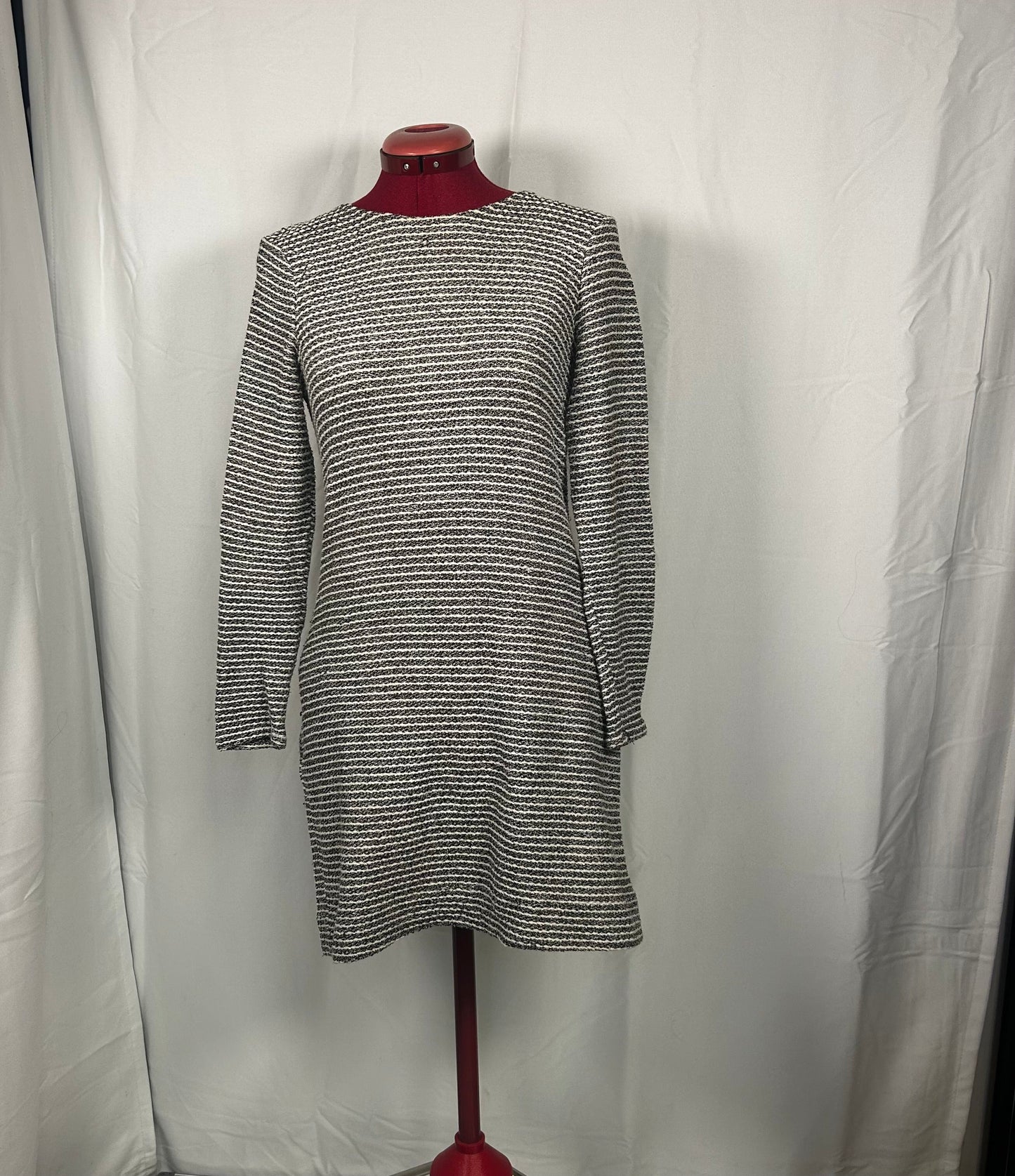 Knit dress with back zipper